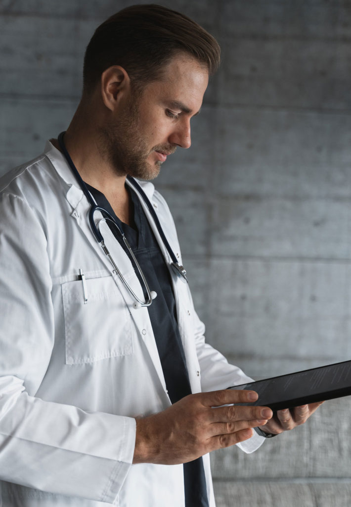 health digital marketing doctor looking at the diagnosis
